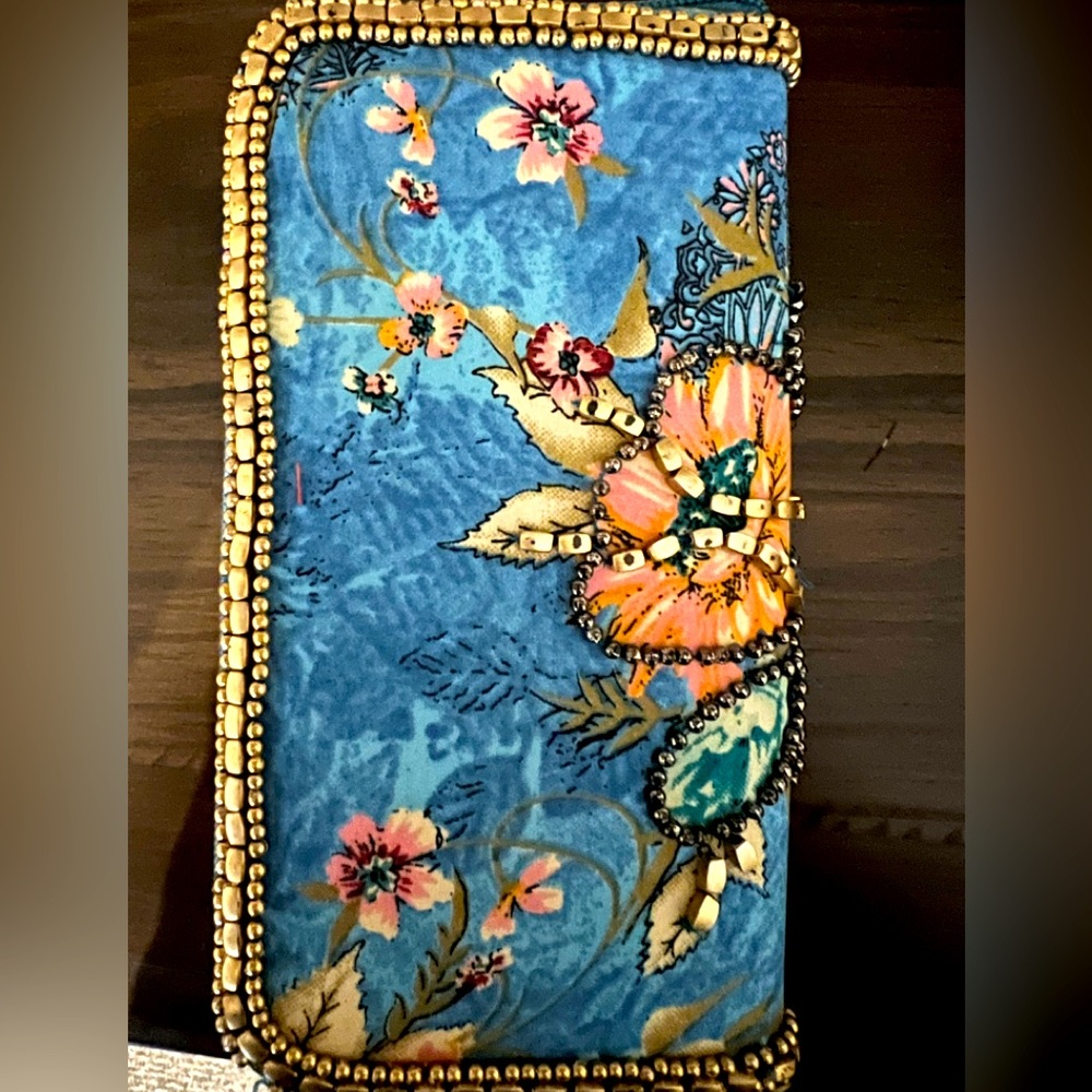 Beaded Floral 🌸🌼🌺 Wallet